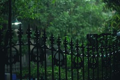Weather Update: āĻŦāϰā§āώāĻž āĻāϏā§āĻā§ āĻĻāĻā§āώāĻŋāĻŖāĻŦāĻā§āĻā§, āϏāĻā§āĻā§ āĻĻā§āϏāϰ āĻāĻā§āϰ āĻļāĻā§āϤāĻŋāĻļāĻžāϞ⧠āύāĻŋāĻŽā§āύāĻāĻžāĻĒ, āĻāĻžāϰ⧠āĻŦā§āώā§āĻāĻŋāϰ āϏāϤāϰā§āĻāϤāĻž āĻāĻāĻžāϧāĻŋāĻ āĻā§āϞāĻžā§