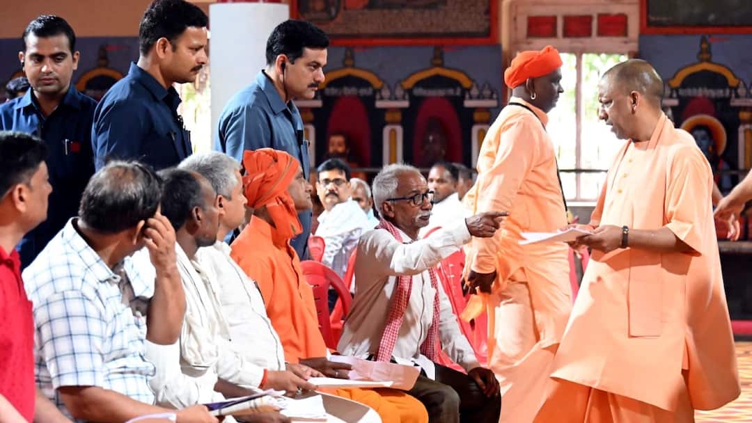 CM Yogi Adityanath said there will be no shortage of money for serious illness treatment ann यूपी में गंभीर बीमारी के इलाज के लिए नहीं होगी पैसों की कमी, सीएम योगी ने किया बड़ा ऐलान