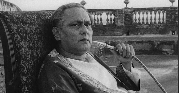 जलसागर (1958) हा चित्रपट ताराशंकर बंदोपाध्याय यांच्या 'जलसागर' कादंबरीवर आधारित आहे.