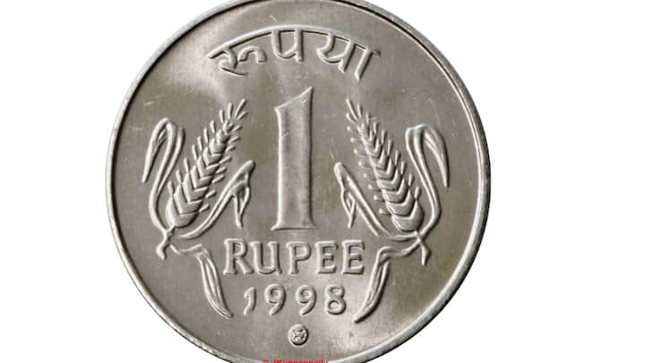 1 का सिक्का - धार्मिक मान्यता के अनुसार नई दुल्हन की चुनरी में 1 का सिक्का इसलिए बांधा जाता है ताकि उसके दांपत्य जीवन में कभी धन की कमी न हो. परिवार में सदा मां लक्ष्मी का आशीर्वाद बना रहे.