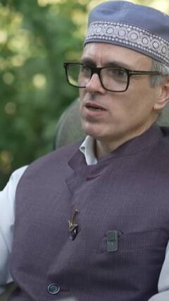 हज यात्रियों को गले लगा कर सीएम अब्दुल्ला ने किया स्वागत | Farooq Abdulla