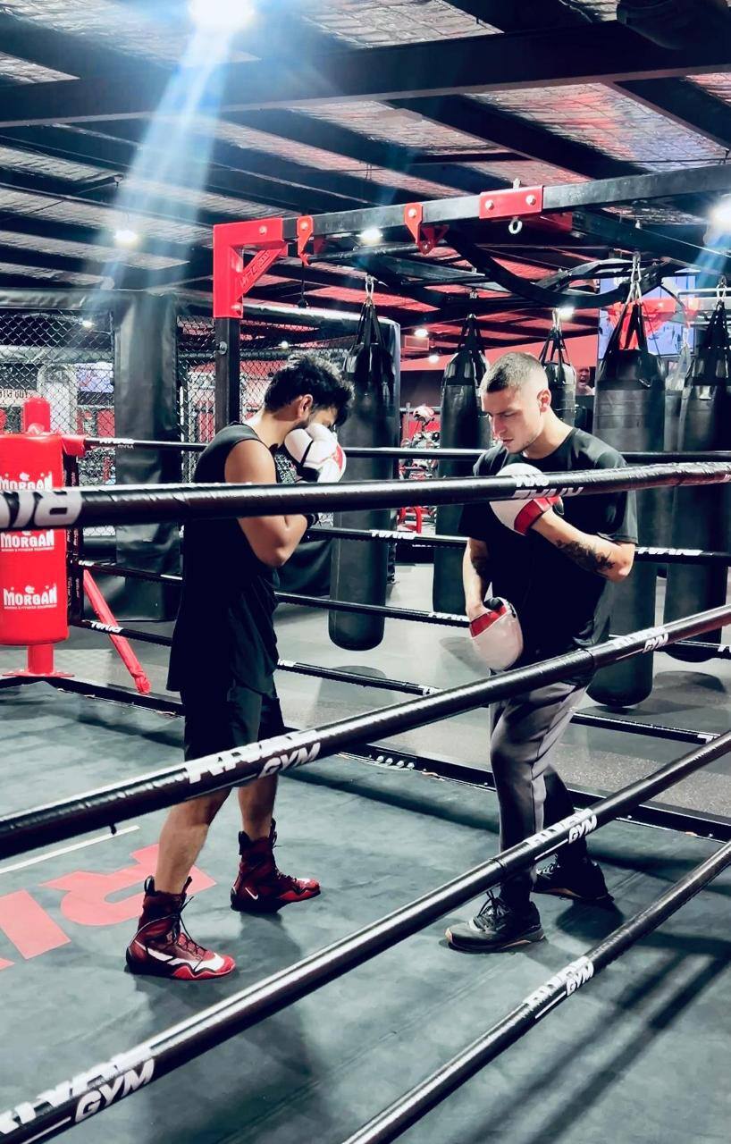 “அஜித் தான் இன்ஸ்பிரேஷன்!” ஆஸ்திரேலிய பாக்ஸிங் சாம்பியன் கோயன் மசூடியரிடம் பயிற்சி பெரும் மஹத் ராகவேந்திரா!