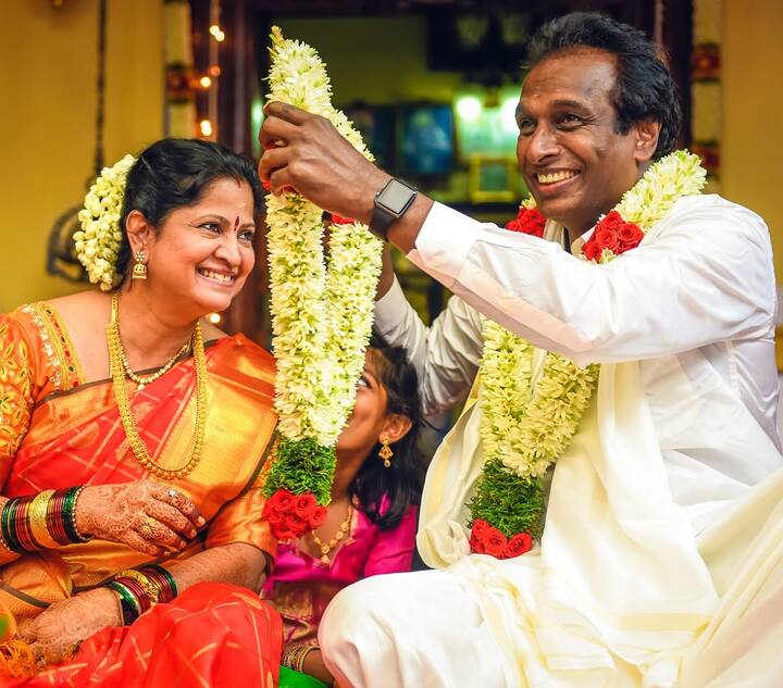 இந்தப் படம் மட்டுமின்றி படத்தில் வரும் தோல்வி நிலையென நினைத்தால் என்ற பாடலும் ரசிகர்களிடையே மிகவும் பிரபலமானது. இதே போன்று இவரது நடிப்பில் வெளியான மற்றொரு சூப்பர் டூப்பர் ஹிட் திரைப்படம் இணைந்த கைகள் 200 நாட்களுக்கு மேல் ஓடியது கமல் - விஜய் படங்களுக்கே டஃப் கொடுத்தது.