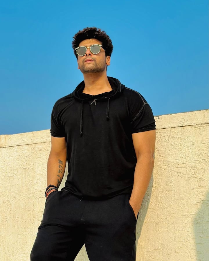 कुशाल टंडन टीवी के हैंडसम हंग में से एक हैं. इतना ही नहीं कुशाल 40 साल की उम्र में भी सिंगल हैं. कई बार उनका ब्रेकअप हो चुका है.