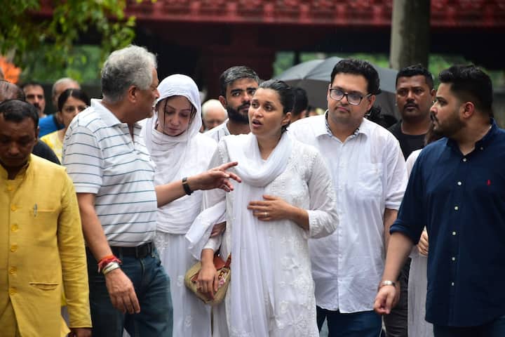 Priyanka Chopra Mourned Her Uncle's Death on Instagram Stories, Writing, 