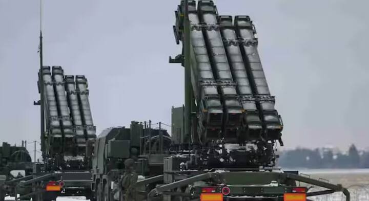 ਮਿਜ਼ਾਈਲ ਰੱਖਿਆ ਪ੍ਰਣਾਲੀਆਂ ਉਹ ਰੱਖਿਆ ਉਪਕਰਣ ਹਨ ਜੋ ਦੁਸ਼ਮਣ ਦੁਆਰਾ ਦਾਗੀਆਂ ਗਈਆਂ ਬੈਲਿਸਟਿਕ ਮਿਜ਼ਾਈਲਾਂ ਨੂੰ ਹਵਾ ਵਿੱਚ ਹੀ ਨਸ਼ਟ ਕਰਨ ਦੀ ਸਮਰੱਥਾ ਰੱਖਦੇ ਹਨ। ਇਹ ਪ੍ਰਣਾਲੀਆਂ ਰਾਡਾਰ ਨਾਲ ਮਿਜ਼ਾਈਲ ਨੂੰ ਟਰੈਕ ਕਰਦੀਆਂ ਹਨ ਤੇ ਫਿਰ ਇੱਕ ਇੰਟਰਸੈਪਟਰ ਮਿਜ਼ਾਈਲ ਦਾਗੀਆਂ ਜਾਂਦੀਆਂ ਹਨ ਜੋ ਦੁਸ਼ਮਣ ਦੀ ਮਿਜ਼ਾਈਲ ਨੂੰ ਹਵਾ ਵਿੱਚ ਹੀ ਮਾਰ ਸੁੱਟਦੀਆਂ ਹਨ।