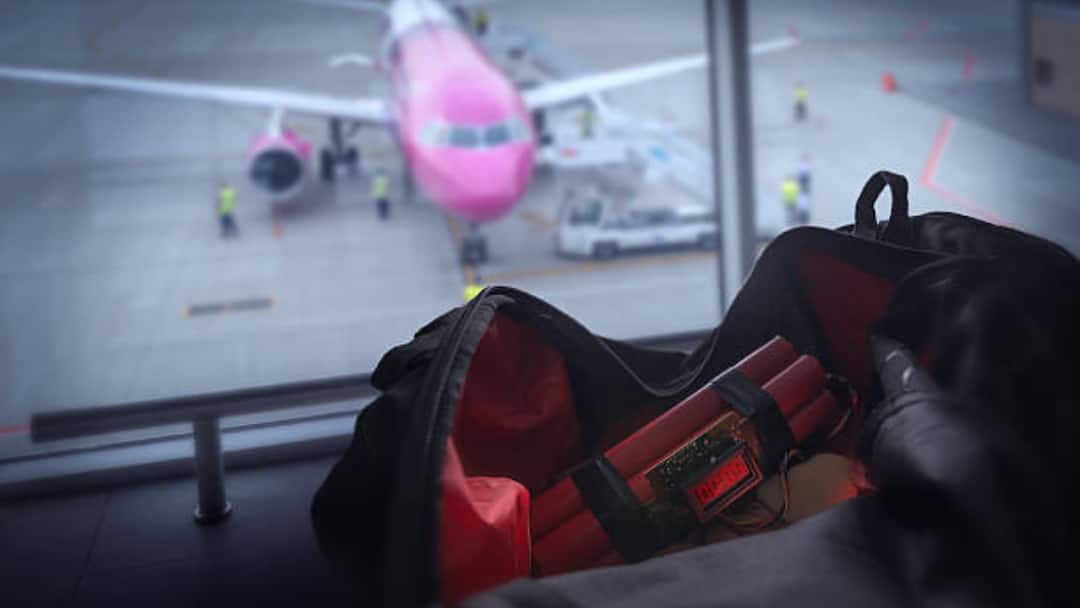 Hyderabad Begumpet Airport bomb threat mail received CISF and TSPF evacuated airport and started a massive search ann Hyderabad Begumpet Airport: हैदराबाद के बेगमपेट एयरपोर्ट को मिली बम से उड़ाने की धमकी, e-mail से हलचल, अलर्ट पर एजेंसियां