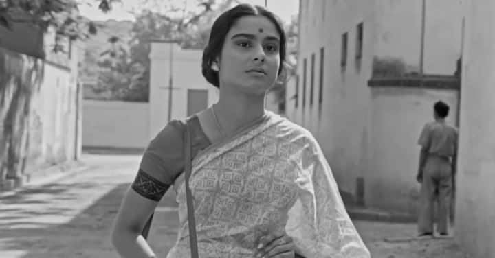 महानगर (1963) हा चित्रपट एका गृहिणीची कथा दर्शवतो.