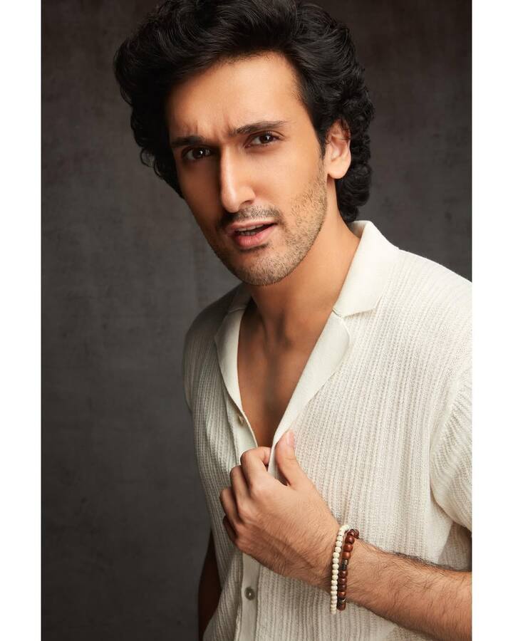 उन्होंने लंडन के मशहूर मेट फिल्म स्कूल में फिल्ममेकिंग और एक्टिंग का एक साल का कोर्स किया, जहां उन्होंने फिल्ममेकिंग के हर चैप्टर को अच्छी तरह समझा.