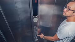 लिफ्ट में फंसने के बाद सबसे पहले करें ये काम, ऐसे बच सकती है आपकी जान