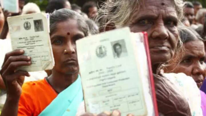 अगर आपके पास राशन कार्ड नहीं होगा तो आपका केंद्र सरकार और राज्य सरकारों की बिलो पॉवर्टी लाइन यानी गरीबी रेखा से नीचे की परिवार सूची में नहीं जोड़ा जाएगा. बीपीएल का आधार ही राशन कार्ड होता है. यह नहीं होगा तो आपको बीपीएल परिवारों को मिलने वाले लाभ नहीं मिलेंगे.