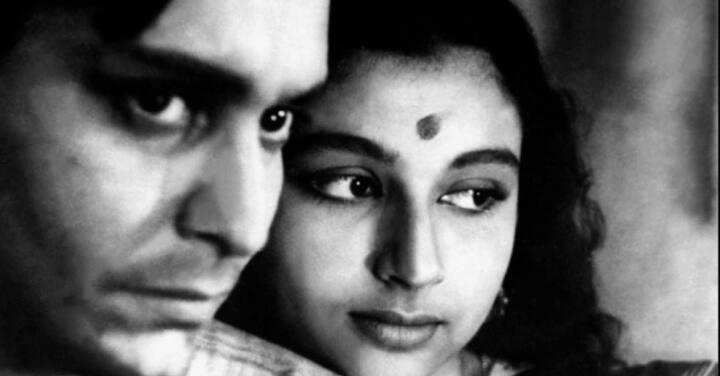 अपूर संसार (1959) हा चित्रपट बिभूतिभूषण बंदोपाध्याय यांच्या 'अपराजितो' या कादंबरीच्या उत्तरार्धावर आधारित आहे.