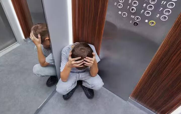 ਅੱਜ ਕੱਲ੍ਹ ਸ਼ਹਿਰਾਂ ਵਿੱਚ ਬਹੁਤ ਸਾਰੀਆਂ ਉੱਚੀਆਂ ਇਮਾਰਤਾਂ ਹਨ। ਬਹੁਤ ਸਾਰੇ ਵੱਡੇ ਮਾਲ ਹਨ, ਜਿੱਥੇ ਵੀ ਜਾਓ ਉੱਥੇ ਬਹੁਤ ਸਾਰੀਆਂ ਲਿਫਟਾਂ ਹੁੰਦੀਆਂ ਹਨ। ਜਿਹੜੇ ਲੋਕ ਪੌੜੀਆਂ ਨਹੀਂ ਚੜ੍ਹ ਸਕਦੇ, ਉਨ੍ਹਾਂ ਲਈ ਇਹ ਫਾਇਦੇਮੰਦ ਹੁੰਦੀਆਂ ਹਨ। ਪਰ ਇਹ ਕਈ ਵਾਰ ਦੇਖਿਆ ਗਿਆ ਹੈ। ਲਿਫਟਾਂ ਵਿੱਚ ਵੀ ਬਹੁਤ ਸਾਰੇ ਹਾਦਸੇ ਹੁੰਦੇ ਹਨ।