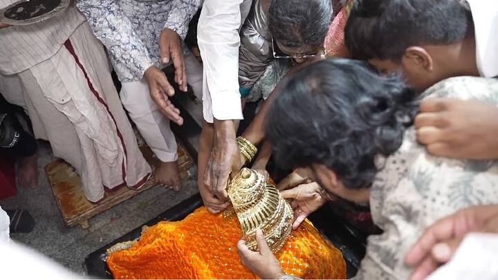 हा मुकुट विशेष धार्मिक प्रसंगी माऊलींना परिधान करण्यात येणार असून, भाविकांसाठी तो श्रद्धा, भक्ती आणि अभिमानाचं प्रतीक ठरेल. आधुनिक तंत्रज्ञानाच्या साहाय्यानं पारंपरिक श्रद्धेची अशी साजेशी मांडणी ही काळाशी सुसंगत अशी भक्तीची अभिव्यक्ती म्हणावी लागेल.