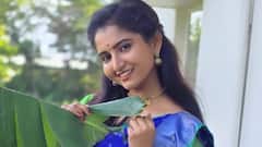 Deepika Rangaraju: నీలిరంగు చీరలో చందమామలా ఉన్న దీపిక!