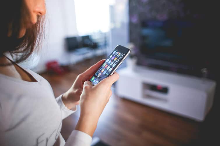 Google Security Representative shares Googles top internet safety tips for teenagers Electronics Device Security: অনলাইন প্রতারণা এড়াতে কীভাবে সুরক্ষিত রাখবেন ফোন-ল্যাপটপ, টিপস দিচ্ছেন গুগলের সিকিউরিটি রিপ্রেজেন্টিটিভ