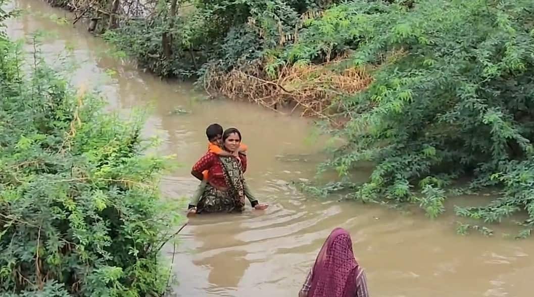 Gujarat Rain: આગામી ત્રણ કલાકમાં રાજ્યના આ વિસ્તારમાં ભારે વરસાદની આગાહી Heavy rains forecast in this area of the gujarat in the next three hours Gujarat Rain: આગામી ત્રણ કલાકમાં રાજ્યના આ વિસ્તારમાં ભારે વરસાદની આગાહી