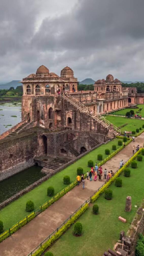 मॉनसून में खिल उठता है मध्य प्रदेश, इन 5 जगहों पर जरूर जाएं घूमने