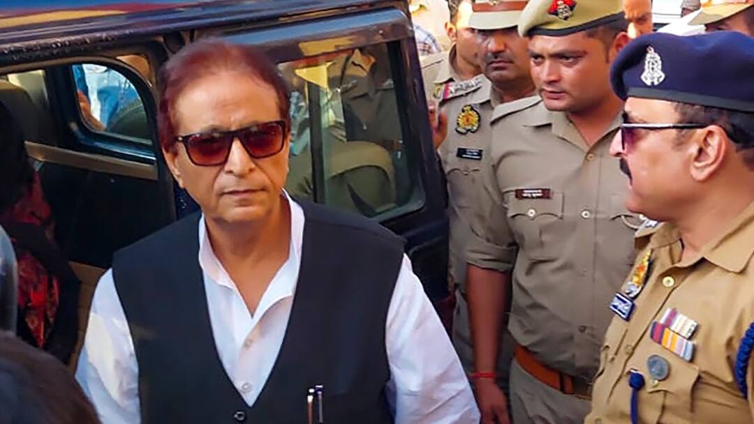 allahabad high court stay on final decision in 12 different FIR cases against Azam Khan Azam Khan: आजम खान को इलाहाबाद हाईकोर्ट से राहत, 12 अलग-अलग FIR के मामलों में अंतिम निर्णय पर लगाई रोक