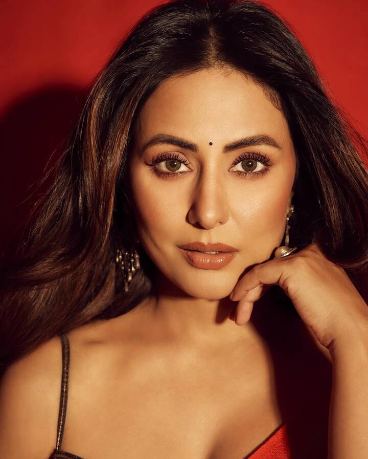 हिना खान, जो ये रिश्ता क्या कहलाता है से घर-घर में मशहूर हुईं, उन्होंने डैमेज्ड 2 में बोल्ड रोल किया था.