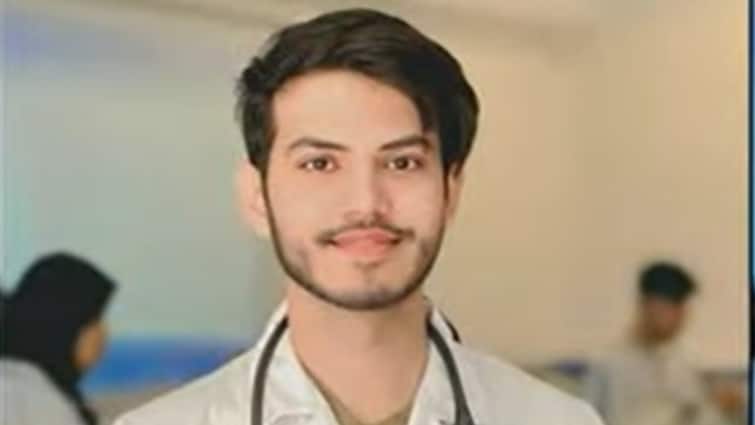 Indian Students In Iran Israel war Ghaziabad student stuck in Tehran father asked help to pm narendra Modi ann Indian Students In Iran: ईरान में फंसा यूपी के गाजियाबाद का छात्र, पिता ने लगाई मदद की गुहार, 'बेटे को मौत छूकर...'