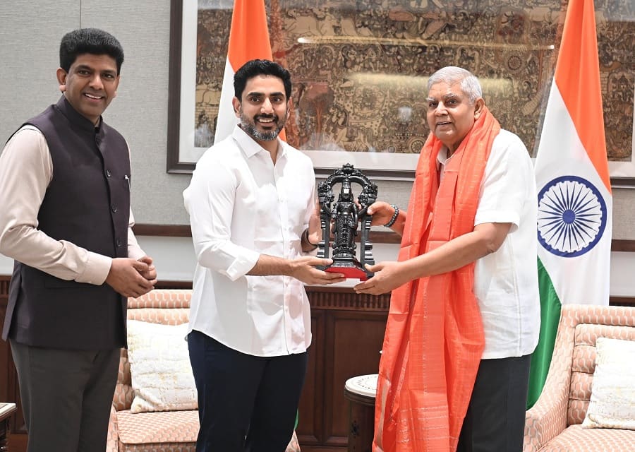 Lokesh Delhi Tour: ఉపరాష్ట్రపతి జగదీప్ ధన్కర్ తో మంత్రి నారా లోకేష్ భేటీ, యువగళం పుస్తకం అందజేత