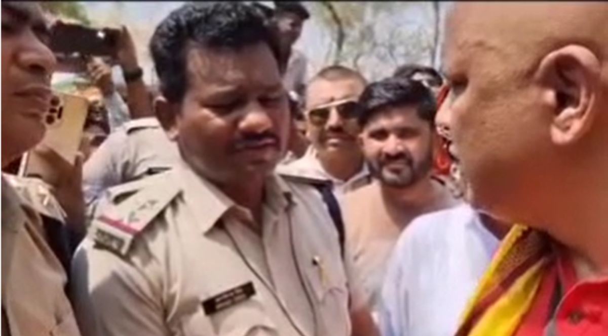 ‘बात समझो, सांसद का बड़ा भाई हूं’, दमोह BJP MP के भाई का वीडियो वायरल, पुलिस अफसर से नाराज नजर आए
