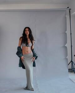 Sonam Bajwa Photos: 'હાઉસફુલ 5' ની સુંદરીએ જેકેટ ઉતારી આપ્યા કિલર પોઝ,એબ્સ પર અટકી ગઈ ફેન્સની નજર