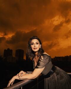 Sonali Bendre : बॉलिवूड अभिनेत्री सोनाली बेंद्रेचा क्लासी लूक; साडीत दिसतेय खूपच सुंदर!