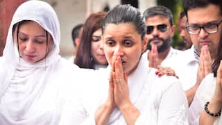 Mannara Chopra Carries Father’s Bier At Funeral, Leaves Everyone Teary-Eyed