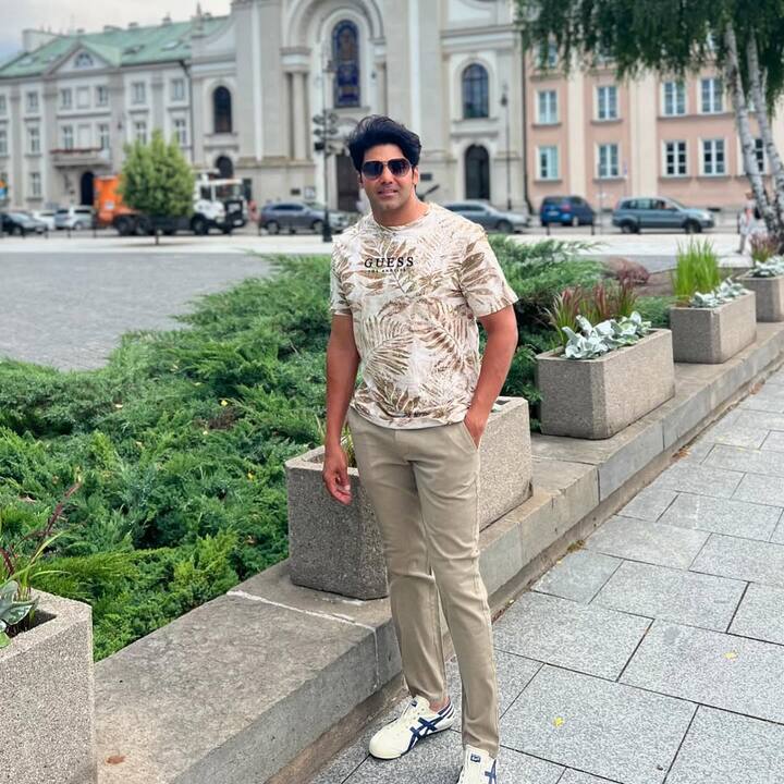 కేరళలో కున్హి మూసాకు సంబంధించిన ప్రాపర్టీస్ పై ఐటీ అధికారులు నిఘా పెట్టారు...ఆ విచారణలో భాగంగానే చెన్నైలో ఈ రెస్టారెంట్లు, ఆర్య నివాసంపై దాడులు జరుగుతున్నాయని తెలుస్తోంది