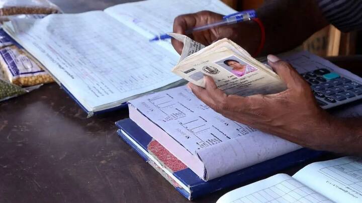 इसके अलावा और भी बहुत सी राज्य आधारित योजनाएं हैं. जिनका लाभ लेने के लिए आपके पास राशन कार्ड का होना अनिवार्य है. इसीलिए अगर आपने राशन कार्ड नहीं बनवाया तो जल्द से जल्द बनवा लें. वरना परेशानी का सामना करना पड़ सकता है.