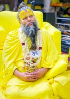 प्रेमानंद महाराज से समाधान मांगने पहुंचे ये एक्टर्स, एक ने तो कहा, 'मुझ पर काला जादू हुआ है'