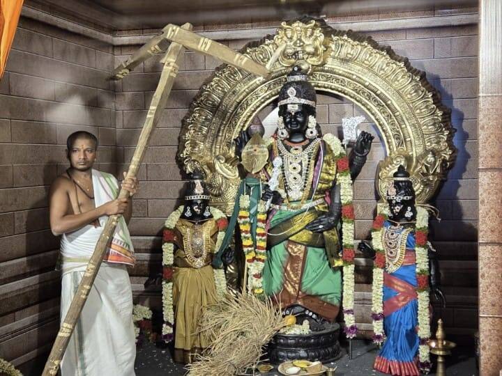 விவசாய பொருட்கள் மற்றும் வேல் எடுத்து வந்து சாமி தரிசனம் செய்த பக்தர்கள்.