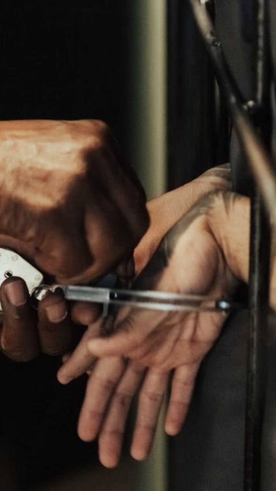 महिलाओं को कब गिरफ्तार नहीं किया जा सकता है?