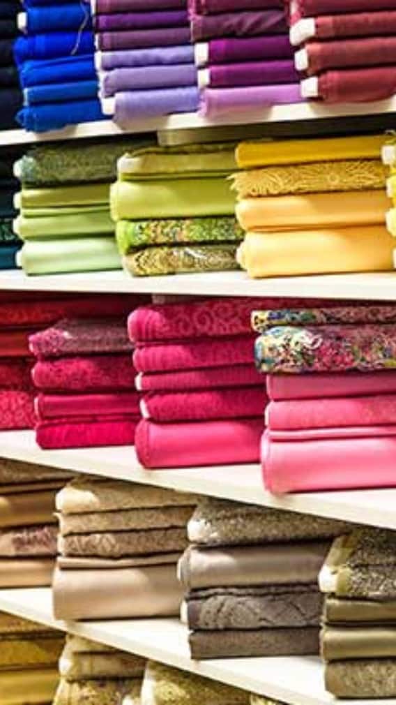 सस्ते दामों में लहंगे और सूट चाहिए? तो दिल्ली के इन 5 होलसेल मार्केट से करें खरीदारी