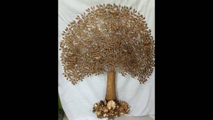 1. Brass Bodhi Tree: PM Narendra Modi gifted the Canadian Prime Minister, Mark Carney, a Brass Bodhi Tree. This handcrafted sculpture from Bihar, shows the sacred Bodhi tree where Buddha found enlightenment in Bodh Gaya. The tree has detailed leaves and branches with a shiny finish that showcases the skill of the local artisans. In Buddhism, the Bodhi tree stands for wisdom, peace, and spiritual awakening. (Image Source: Twitter/@ANI)