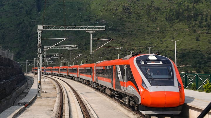 This railway line is like a boon for the Kashmir region. Indeed, Jammu-Srinagar National Highway is often blocked due to landslides, soil collapse, stone fall and accidents.