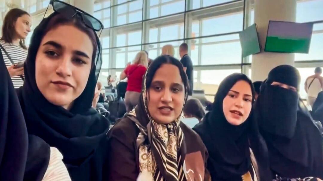 110 Indian Students Evacuated From Iran reached Delhi Iran Israel war ईरान में फंसे 110 भारतीय छात्रों को सुरक्षित निकाला, आर्मेनिया के रास्ते पहुंचे दिल्ली