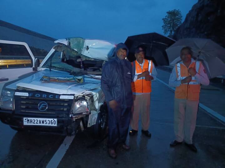 अपघाताची माहिती मिळताच स्थानिक पोलीस आणि आपत्कालीन सेवांनी घटनास्थळी धाव घेतली. जखमींना तात्काळ भिवंडी उपजिल्हा रुग्णालयात दाखल करण्यात आले. मात्र, गंभीर जखमींना अधिक उपचारासाठी खासगी रुग्णालयात हलवण्यात आले आहे.