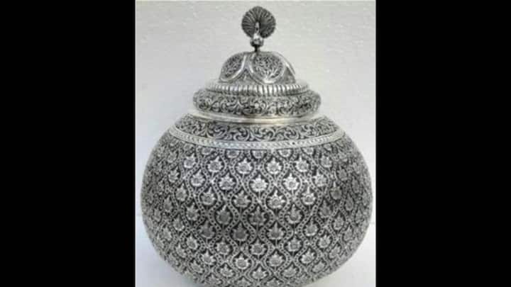 7. Kolhapuri Silver Pot: This elegant silver gift was presented Australian Prime Minister, Anthony Albanese. Crafted in Kolhapur, Maharashtra, the pot reflects the region’s long-standing legacy of fine silver artistry. The pot is made from pure silver and is hand-engraved with detailed floral and paisley designs. Once used in sacred and ceremonial settings, it stands as a symbol of heritage and timeless craftsmanship. (Image Source: Twitter/@ANI)