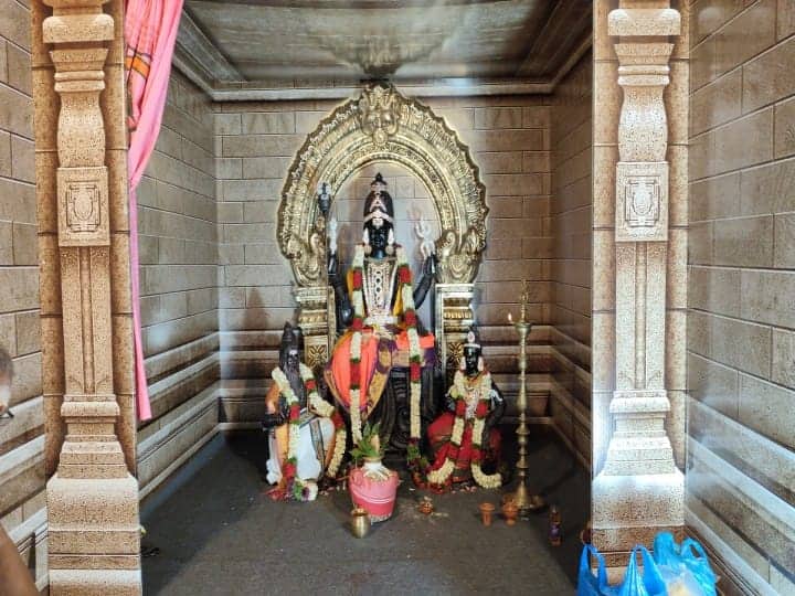 முருகனின் முதல்படை வீடு திருப்பரங்குன்றம் கோயில் சிலை அமைப்பு.