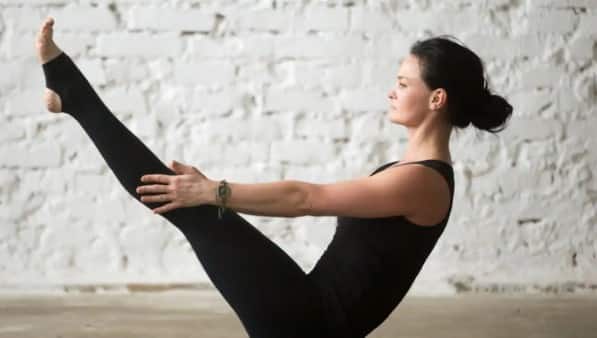 ନୌକାସନ: ଏହି ଆସନରେ ଶରୀରକୁ ଡଙ୍ଗା ଭଳି ଆକାର ଦେବାକୁ ପଡ଼ିଥାଏ, ଯାହାର ସିଧାସଳଖ ପ୍ରଭାବ ପେଟ ଏବଂ ଜଙ୍ଘ ଉପରେ ପଡ଼ିଥାଏ। ଏହା ମୂଳ ମାଂସପେଶୀକୁ ମଜବୁତ କରେ ଏବଂ ଚର୍ବି ହ୍ରାସ କରେ।