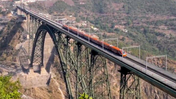 There are 36 tunnels and hundreds of bridges on this rail track, including the Chinav railway bridge, which is the highest bridge in the world and is 35 meters higher than the Eiffel Tower in Paris.