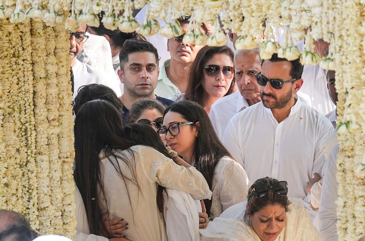 Earlier in the day, video of Karisma and her children from the funeral venue were doing the rounds.