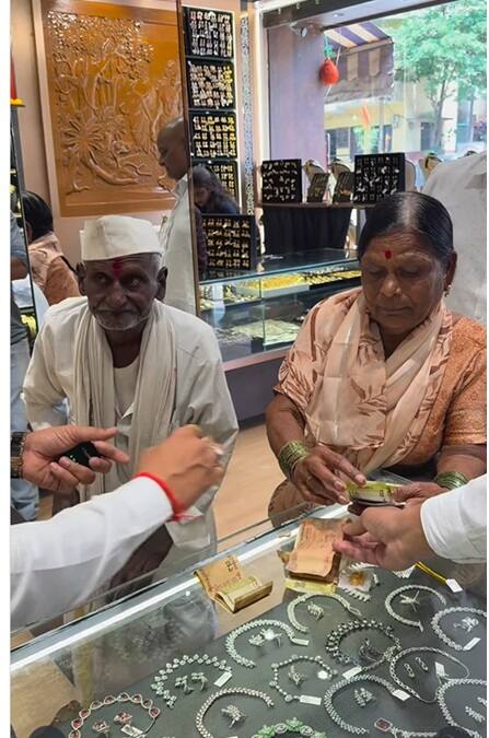 93 வயதில் தீராக் காதல்: மனைவிக்கு தாலி வாங்க வந்த முதியவர்- 20 ரூபாய்க்குக் கொடுத்த நகைக்கடைக்காரர்!