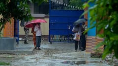 নদিয়ার কালীগঞ্জ বিধানসভায় শুরু উপনির্বাচন, বৃষ্টি মাথায় করেই ভোট দিতে আসছেন সাধারণ মানুষ