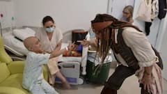 Johnny Depp: திடீரென மருத்துவமனைக்குள் என்ட்ரி தந்த ஜாக் ஸ்பேரோ.. சிரித்து மகிழ்ந்த குழந்தைகள்