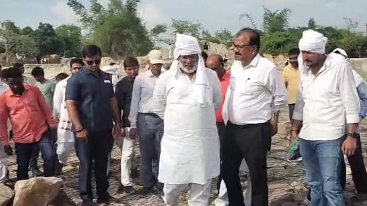 Basti News UP Minister Swatantra Dev Singh inspected flood rescue work ann बस्ती में निरीक्षण करने पहुंचे योगी के मंत्री का चढ़ा पारा, कई अफसरों के वेतन रोकने के दिए निर्देश