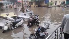 અમદાવાદની શારદાબેન હોસ્પિટલ પરિસરમાં ભરાયા પાણી, એમ્બ્યુલન્સ પણ નથી જઈ શકતી